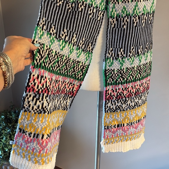 Very Colorful women’s Knit Scarf with Geometric Patterns!!!! - Picture 2 of 10